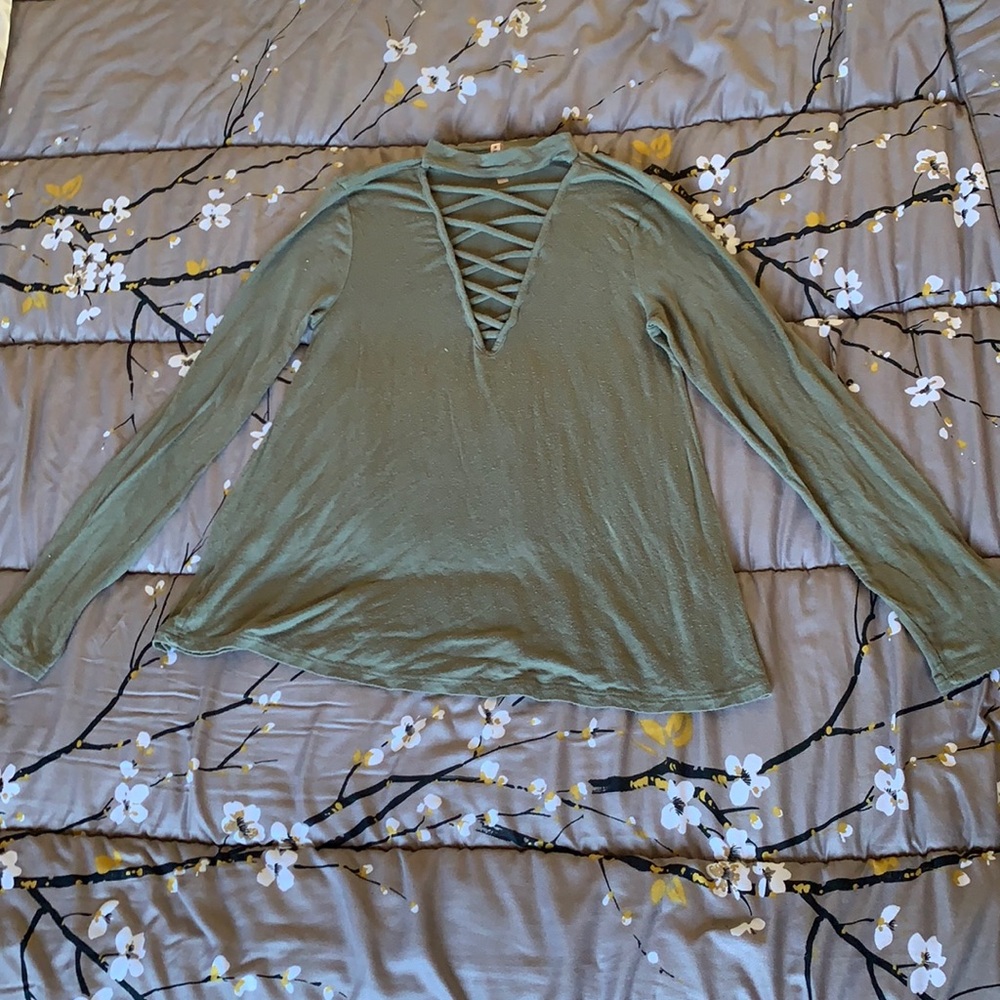 Crisscross long sleeve